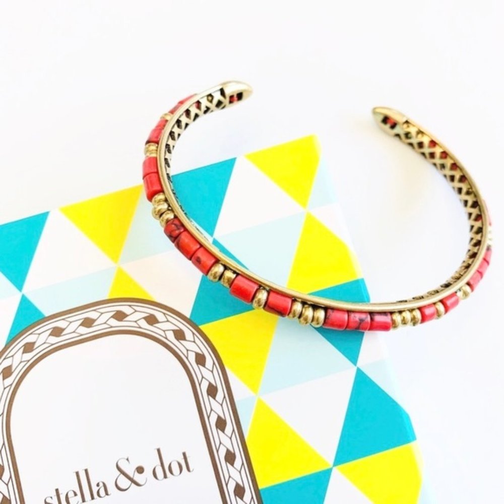 Stella & Dot | Dainty Gold Bracelet Exotic Vintage Gold + Coral Red Bliss - Picture 3 of 4